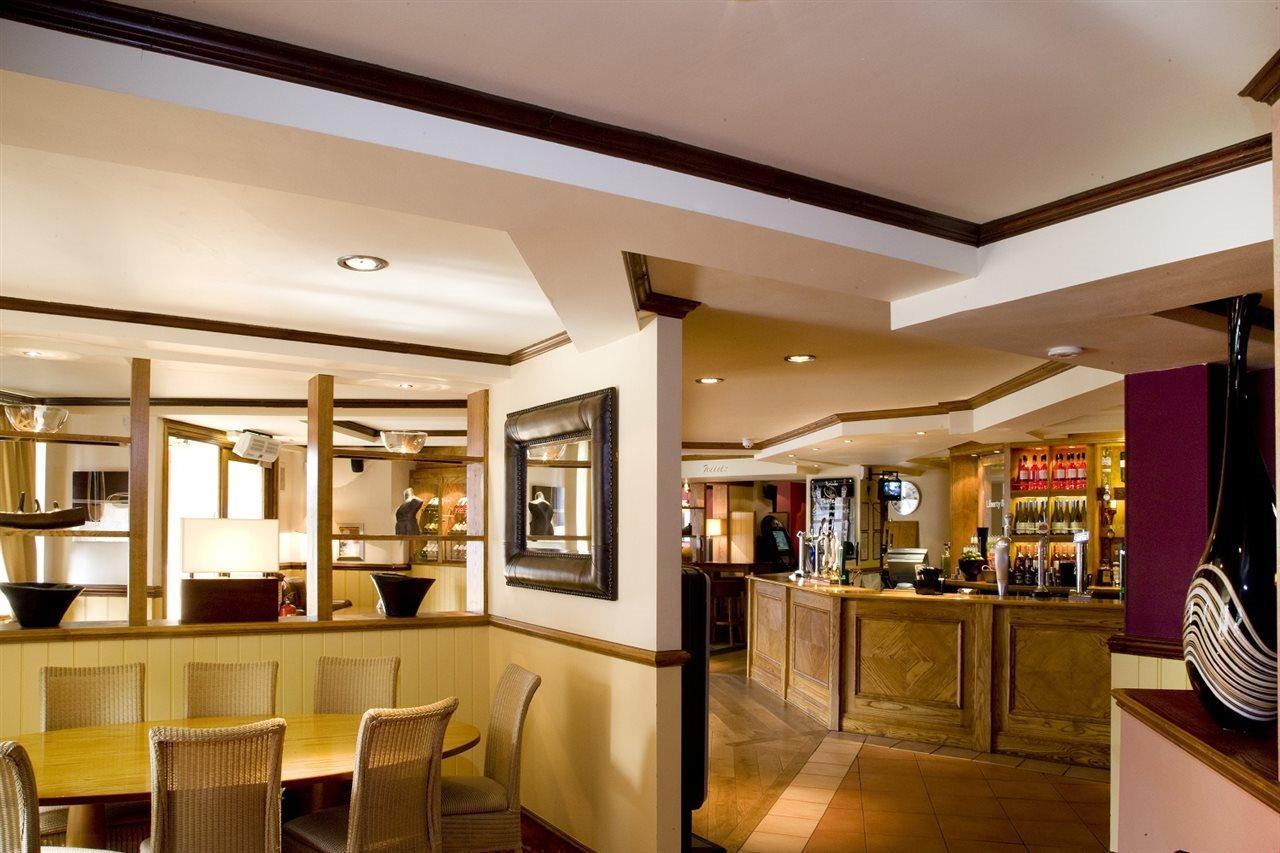 Premier Inn London ラムフォード エクステリア 写真