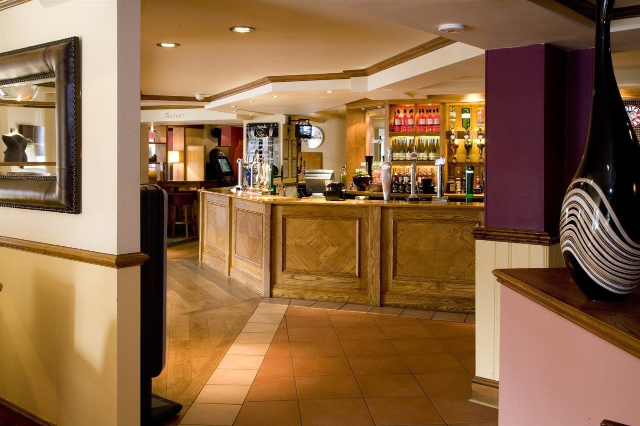 Premier Inn London ラムフォード エクステリア 写真