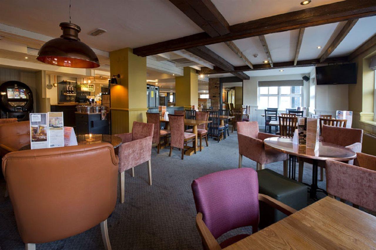 Premier Inn London ラムフォード エクステリア 写真
