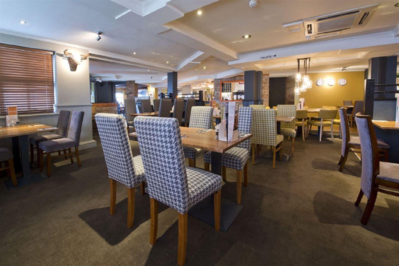 Premier Inn London ラムフォード エクステリア 写真