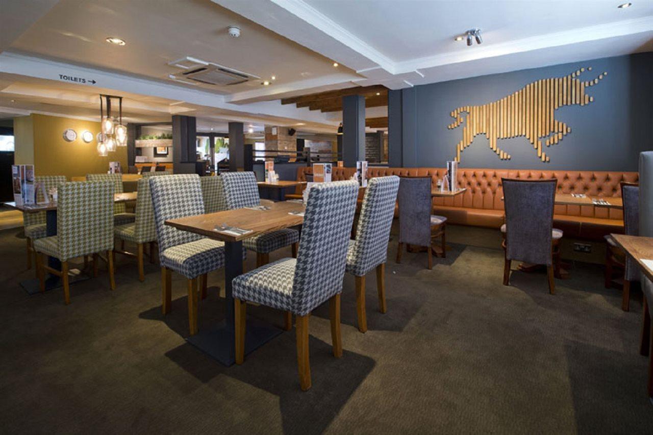 Premier Inn London ラムフォード エクステリア 写真