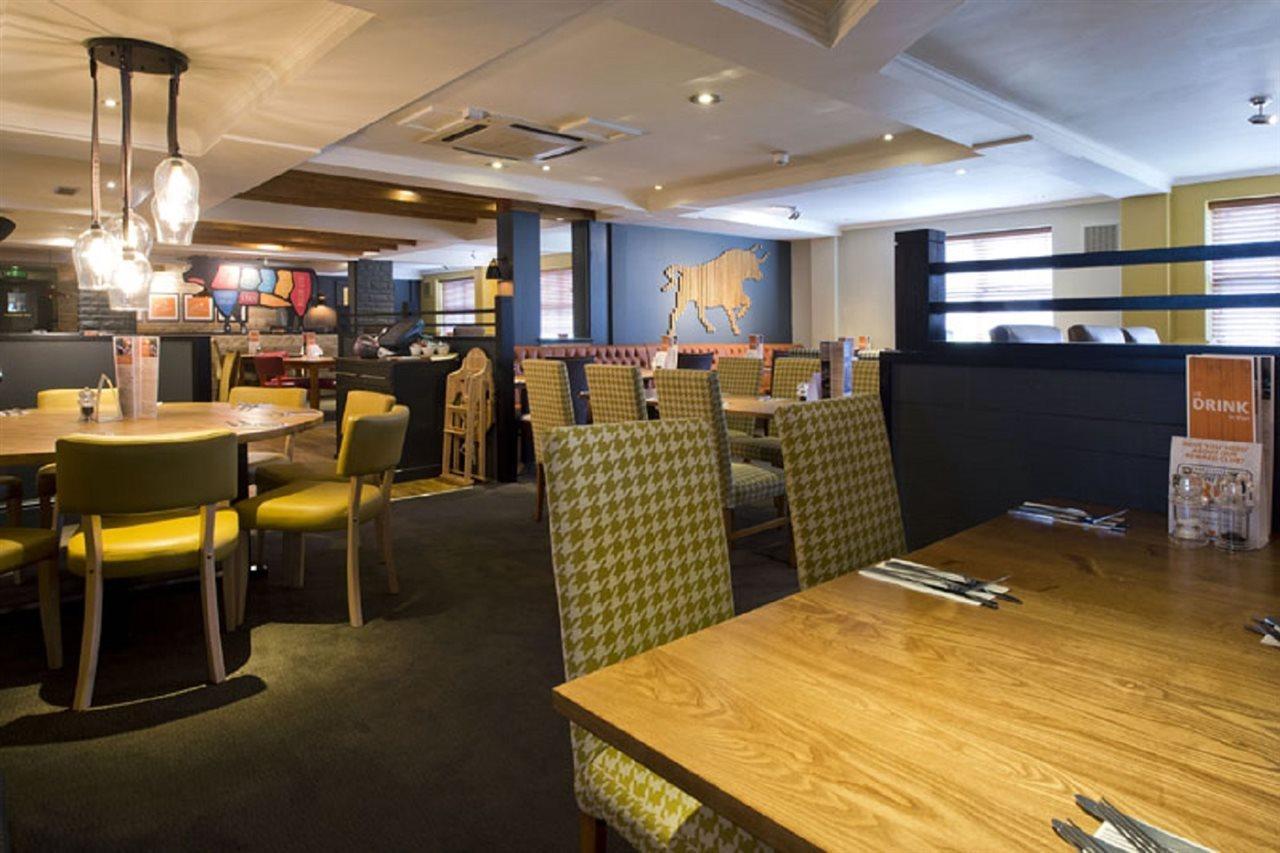 Premier Inn London ラムフォード エクステリア 写真
