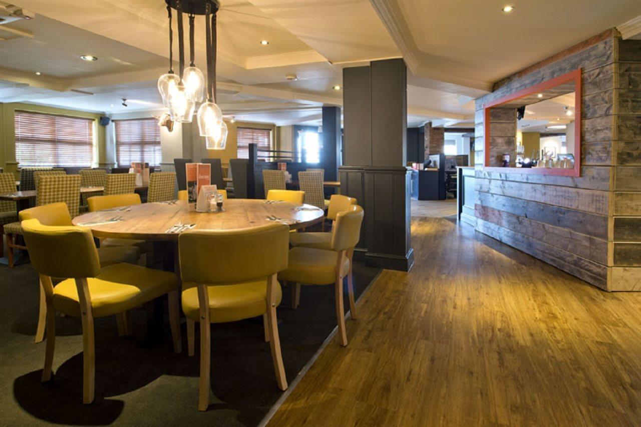 Premier Inn London ラムフォード エクステリア 写真