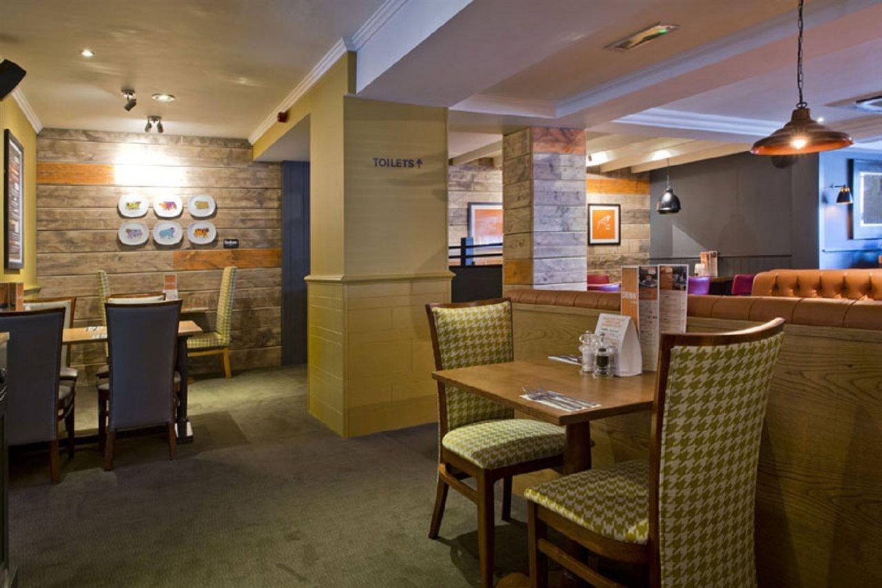 Premier Inn London ラムフォード エクステリア 写真