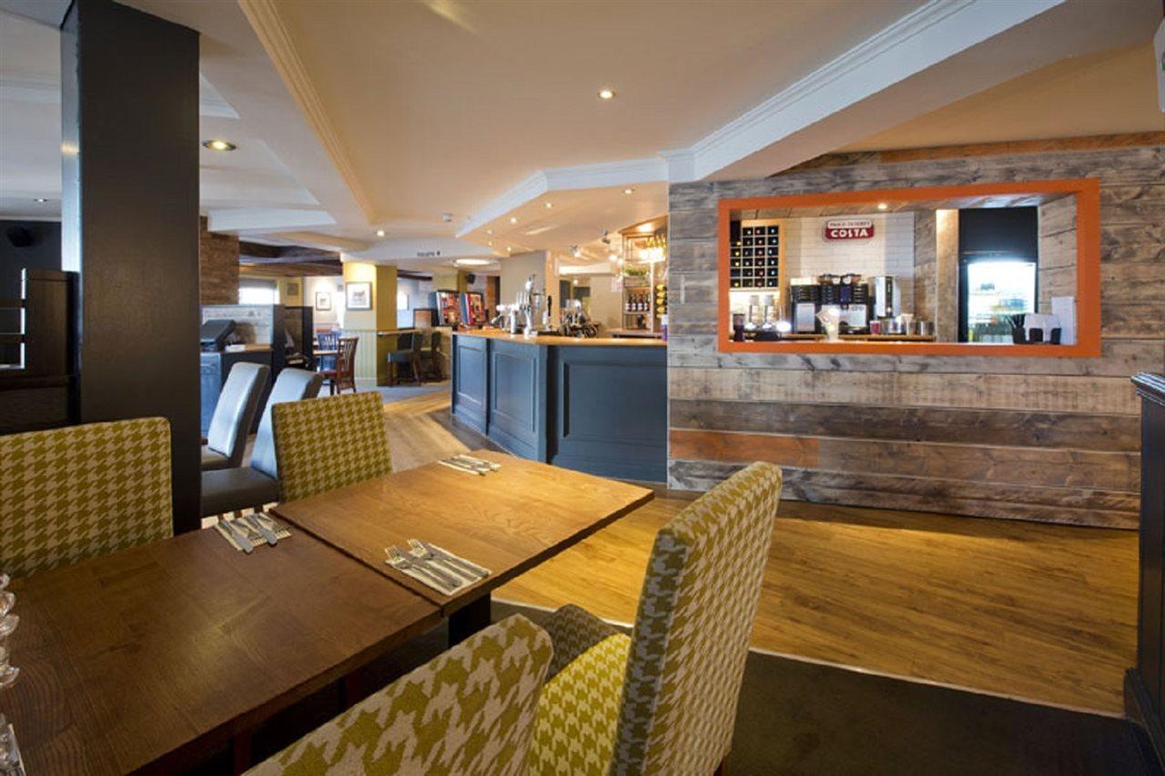 Premier Inn London ラムフォード エクステリア 写真