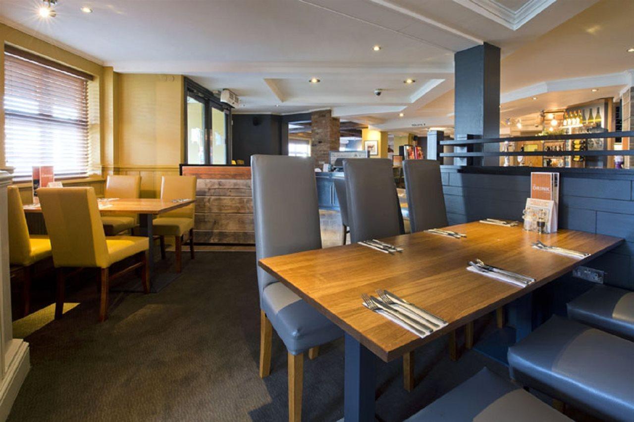 Premier Inn London ラムフォード エクステリア 写真