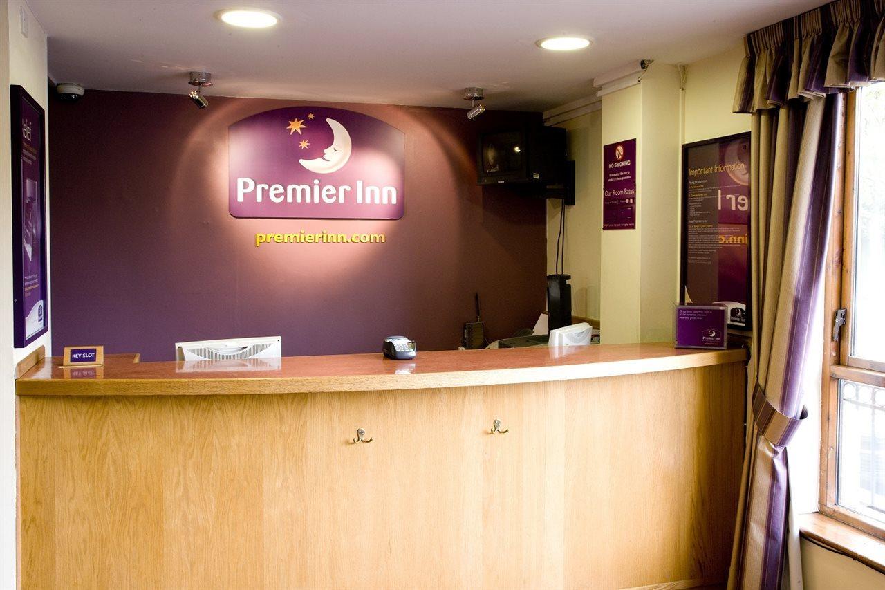 Premier Inn London ラムフォード エクステリア 写真