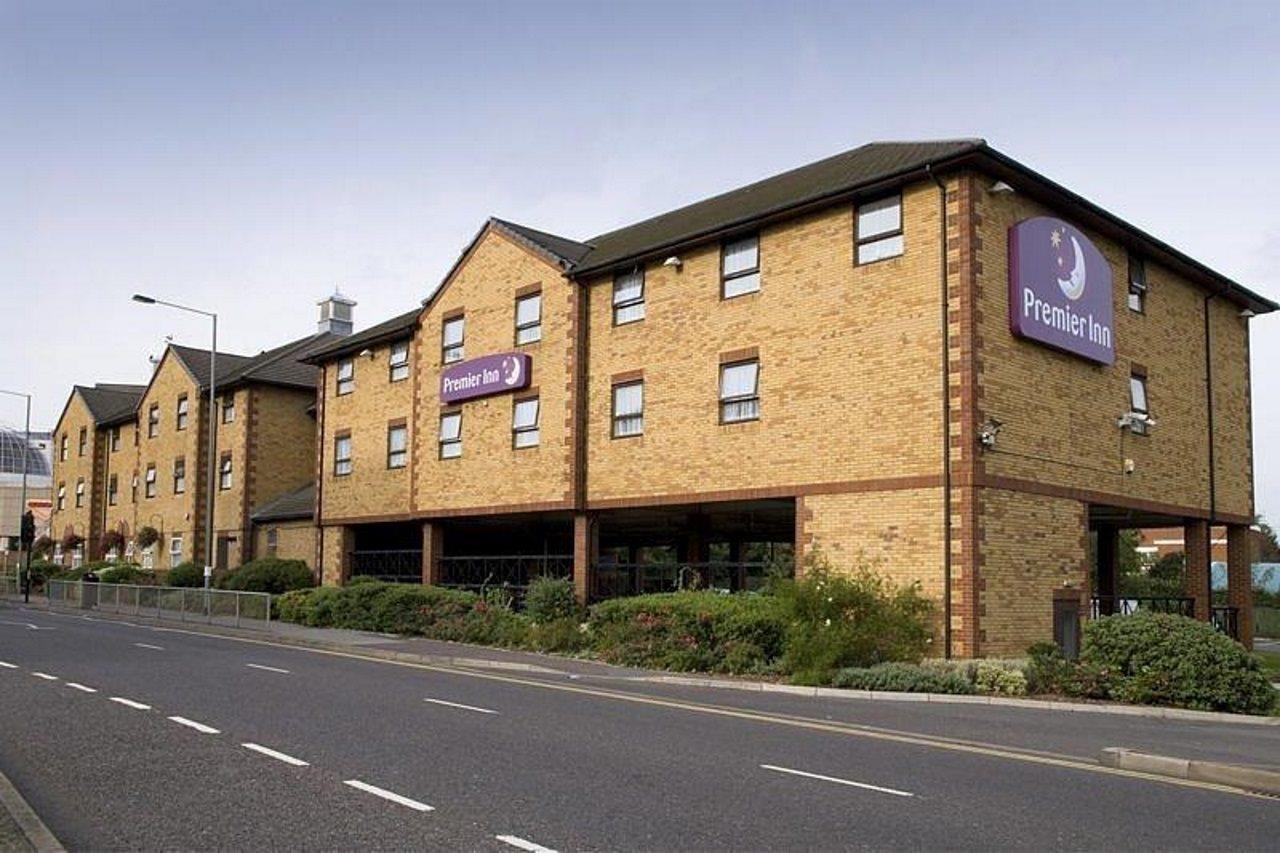 Premier Inn London ラムフォード エクステリア 写真