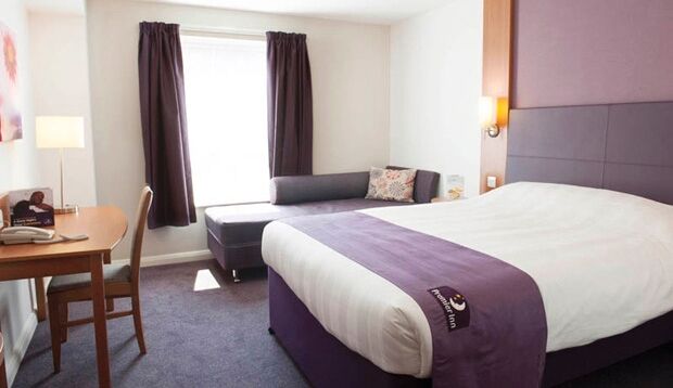 Premier Inn London ラムフォード エクステリア 写真